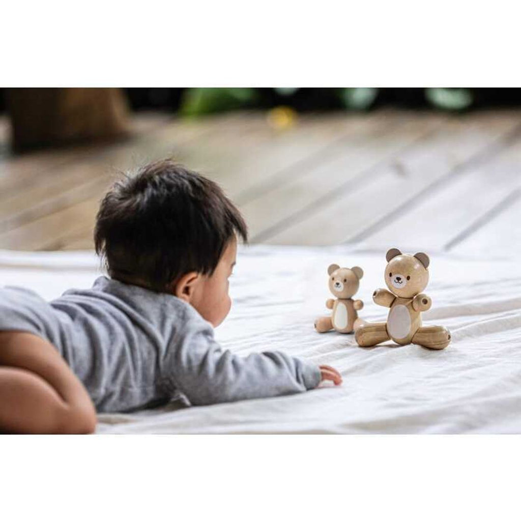 Kid playing PlanToys Bear & Little Bear