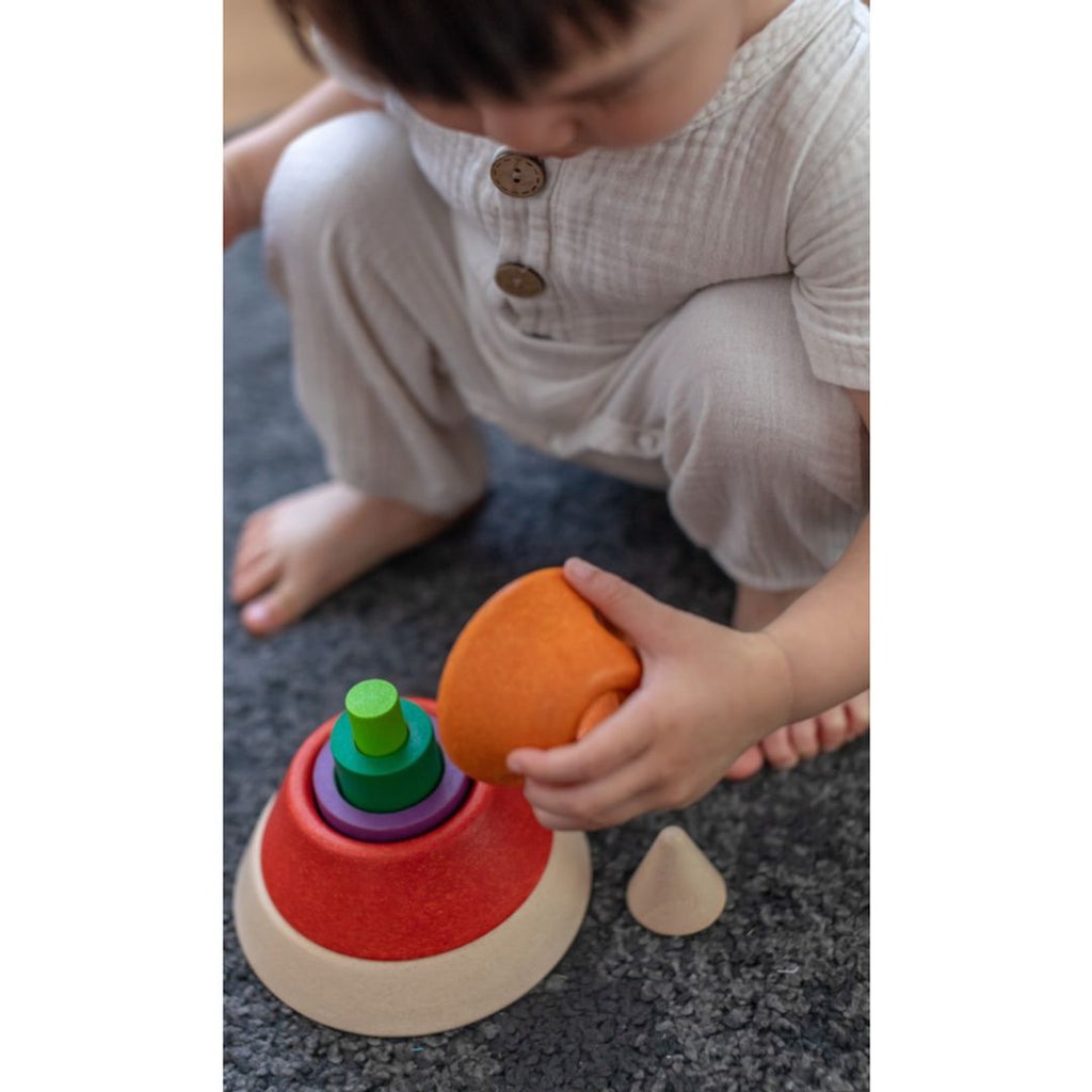 Kid playing PlanToys Cone Sorting - Unit Plus