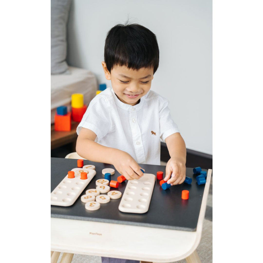 Kid playing PlanToys Ten Frame - Unit Plus