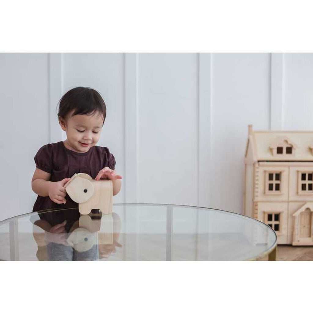 Kid using PlanToys Elephant Bank